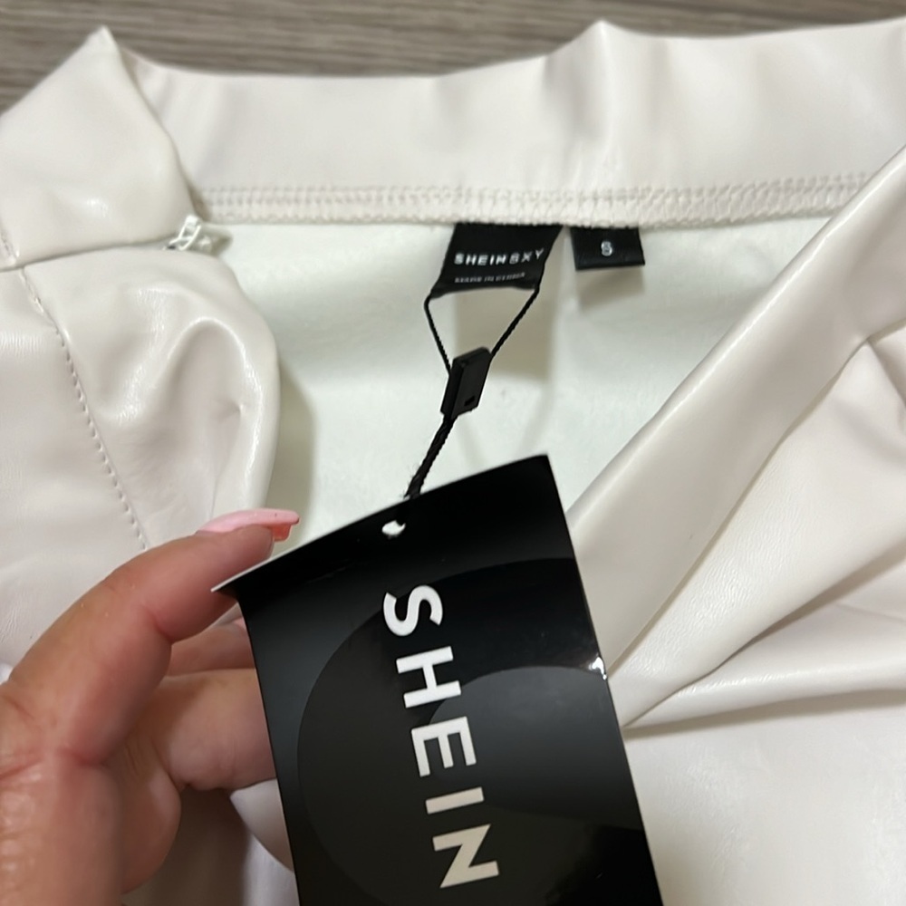White skirt - Picture 3 of 6